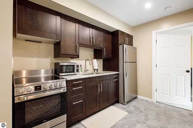 APT-61 - 525 Georgetown Dr, House other with 1 bedrooms, 1 bathrooms and null parking in Traverse City MI | Image 11