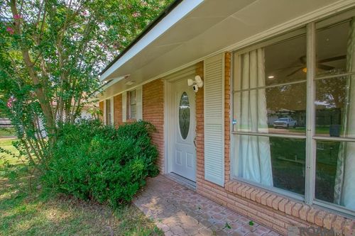 127 Joan St, Denham Springs, LA, 70726-2520 | Card Image