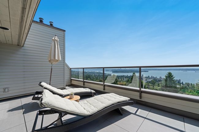 Balcony with a water view | Image 8
