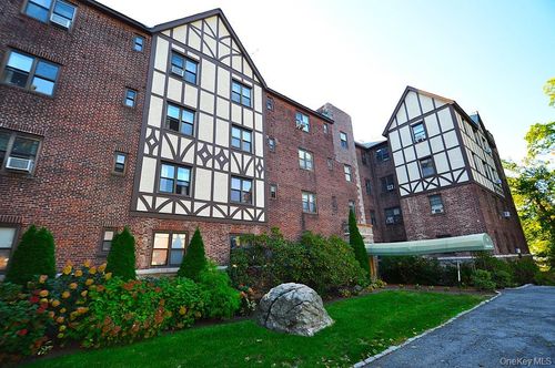 apt-3m-120 Stonelea Pl, New Rochelle, NY, 10801-4540 | Card Image
