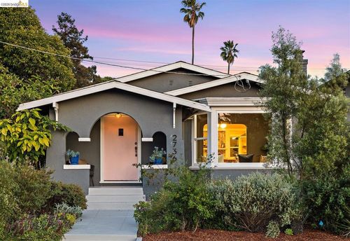 2736 Bartlett St, Oakland, CA, 94601-3210 | Card Image