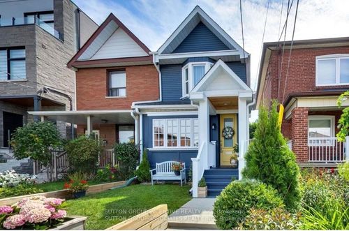 lower-97 Hatherley Road, York, ON, M6E1W3 | Card Image