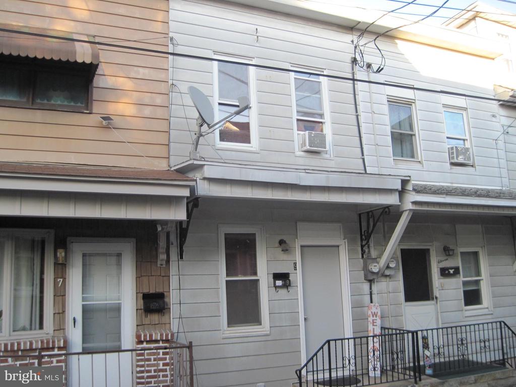 Grant St, Shenandoah, PA 17976