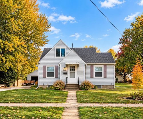 904 E 4th St, Vinton, IA, 52349-2313 | Card Image
