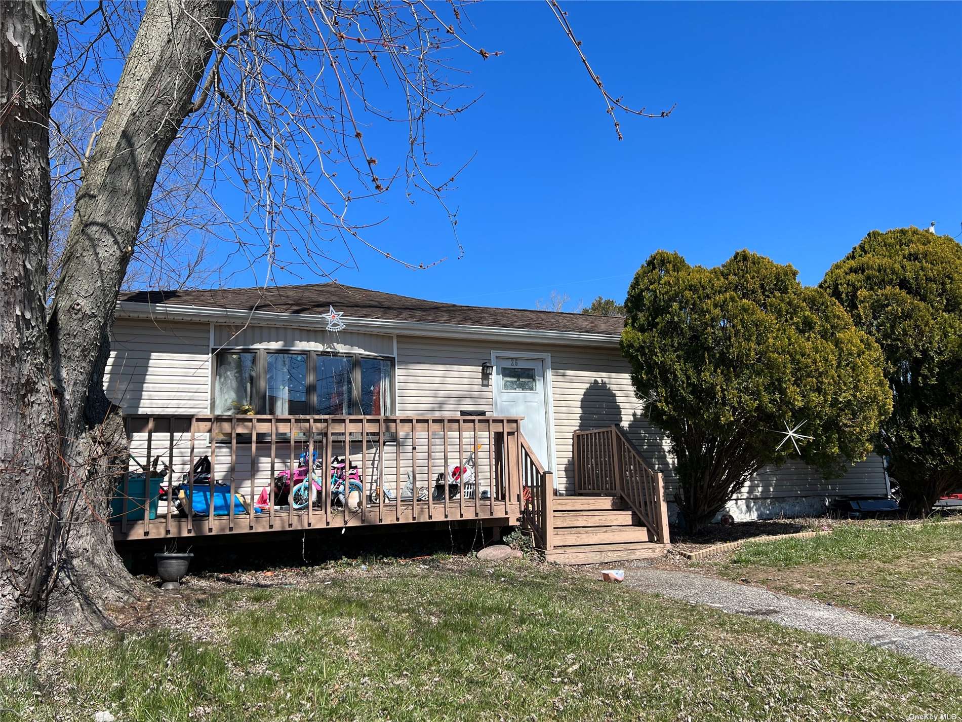 New Hampshire Ave, Bay Shore, NY 11706