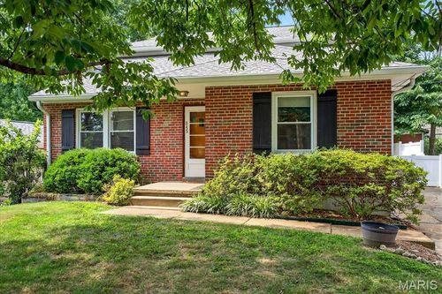 945 Liggett Ave, Saint Louis, MO, 63126-1137 | Card Image