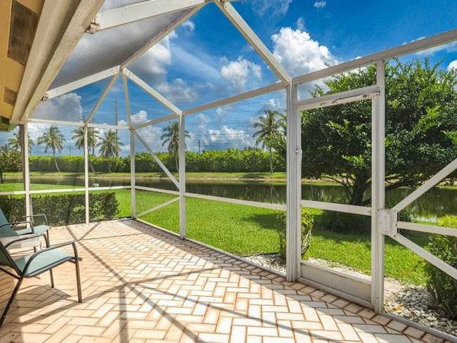 7087 Summer Tree Dr, Home with 2 bedrooms, 2 bathrooms and null parking in Boynton Beach FL | Image 4