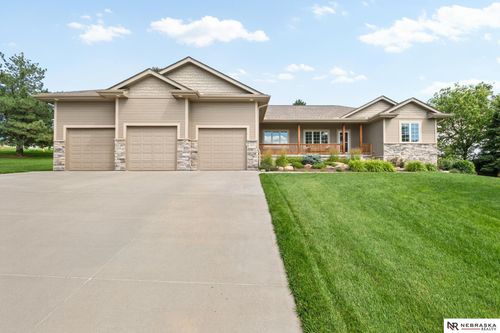 3611 Lynx Cir, Bellevue, NE, 68123-2905 | Card Image