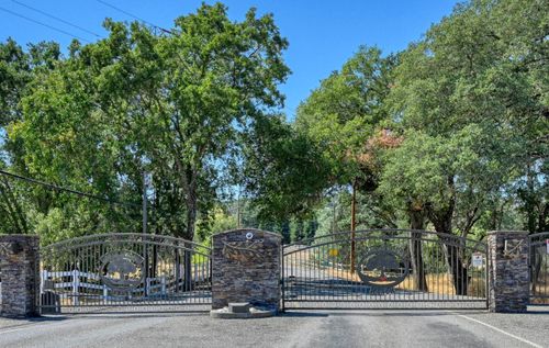 1991 E Green Springs Rd, Rescue, CA, 95672-9418 | Card Image