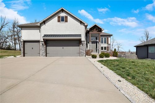 905 Se Wood Ridge Ct, Blue Springs, MO, 64014-5552 | Card Image