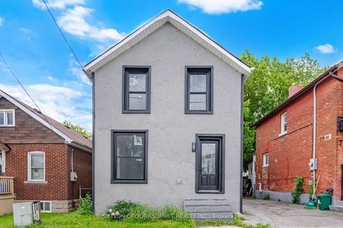 11 Maple St, Oshawa, ON, L1H2L6 | Card Image