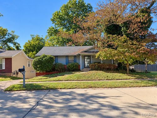 2335 Bennington Pl, Maryland Heights, MO, 63043-1533 | Card Image