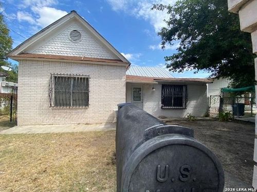 548 N Ceylon St, Eagle Pass, TX, 78852-4206 | Card Image