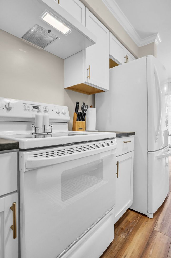 525 Winwood Cir, Condo with 2 bedrooms, 2 bathrooms and null parking in Walled Lake MI | Image 13