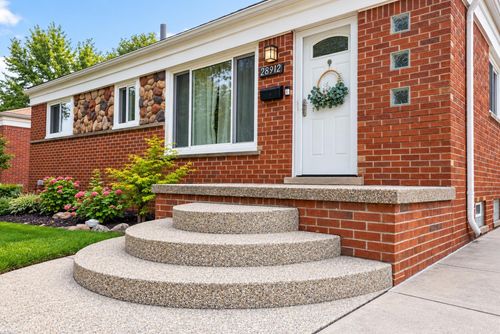 28912 Joan St, Saint Clair Shores, MI, 48081-1036 | Card Image