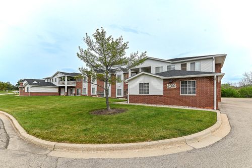 8200 Lexington Pl, Pleasant Prairie, WI, 53158-2510 | Card Image