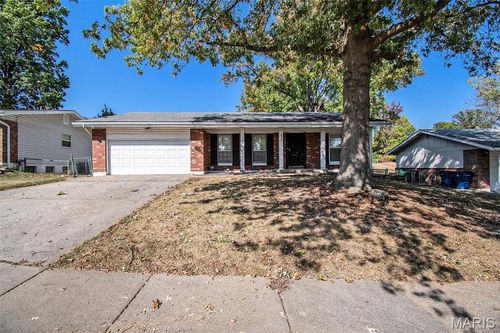 4327 Sulla Dr, Florissant, MO, 63033-7029 | Card Image