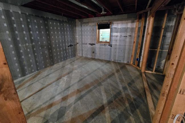 13x 12'4 with egress and closet | Image 39
