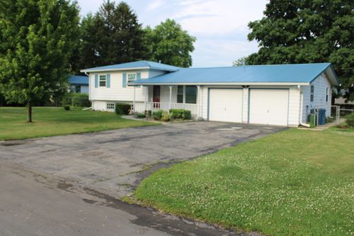 819 S West St, Earlville, IL, 60518-8000 | Card Image