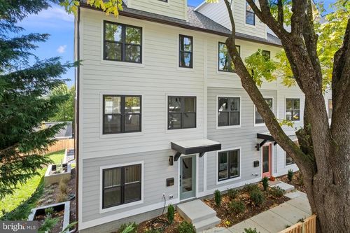 915 N Irving St, ARLINGTON, VA, 22201-2201 | Card Image