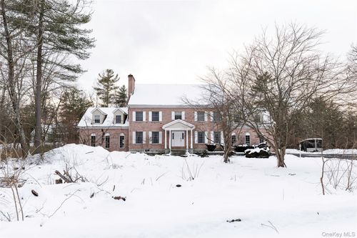 17 Stonegate Dr, Hyde Park, NY, 12538-2064 | Card Image