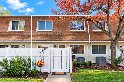 109 Storm Dr, Holtsville, NY, 11742-1912 | Card Image