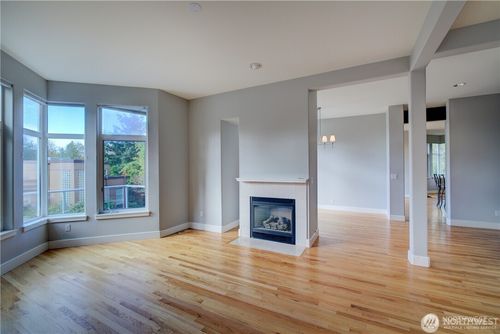 9425 110th Pl Ne, Kirkland, WA, 98033-4205 | Card Image