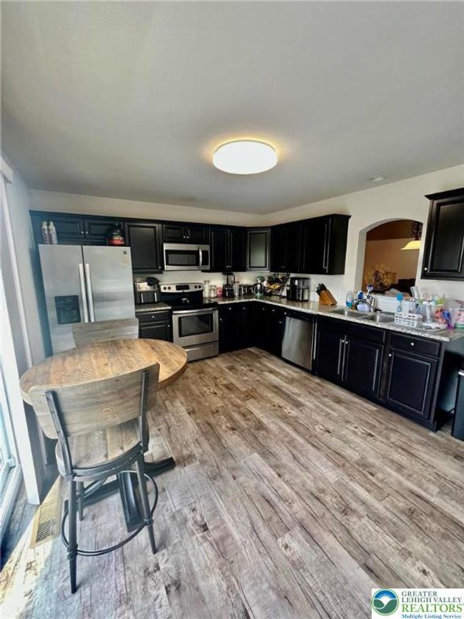 630 Lehigh Gap St, Townhouse with 3 bedrooms, 3 bathrooms and null parking in WALNUTPORT PA | Image 5