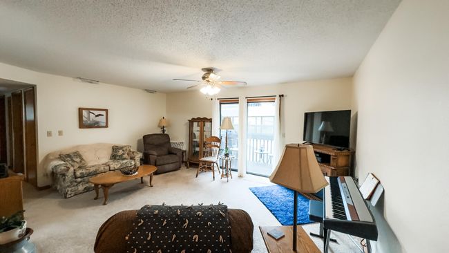 Living Area | Image 13