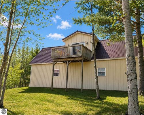 2856 Valley Rd Nw, Kalkaska, MI, 49646-8040 | Card Image