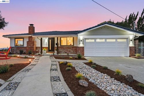 15933 Cambrian Dr, Castro Valley, CA, 94578-1102 | Card Image