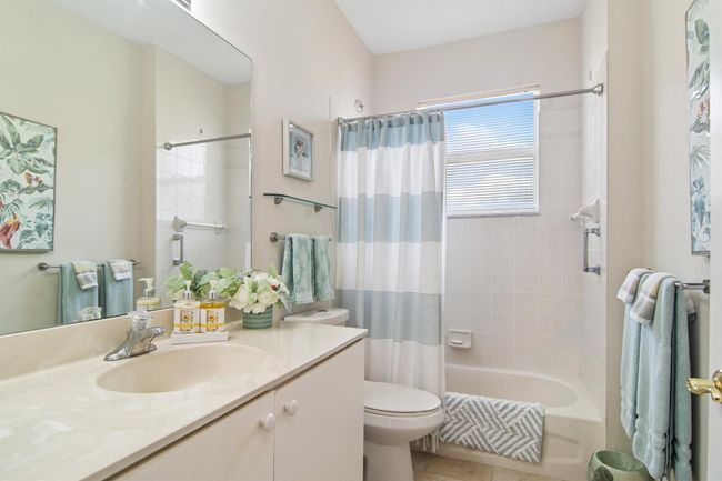 368 Nw Springview Loop, House other with 3 bedrooms, 2 bathrooms and null parking in Port St. Lucie FL | Image 18