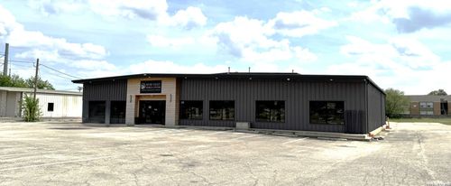 1225 E College St, Seguin, TX, 78155-3961 | Card Image