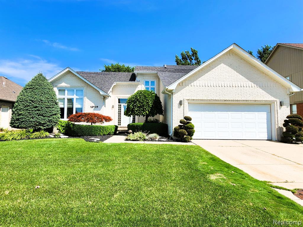Riverside Glen Dr, Macomb, MI 48044 #1