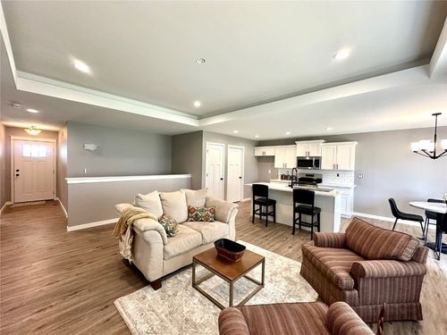 914 Juneberry Dr, Palo, IA, 52324-9686 | Card Image