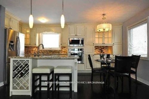 344 Moore Park Avenue, North York, ON, M2R2R6 | Card Image