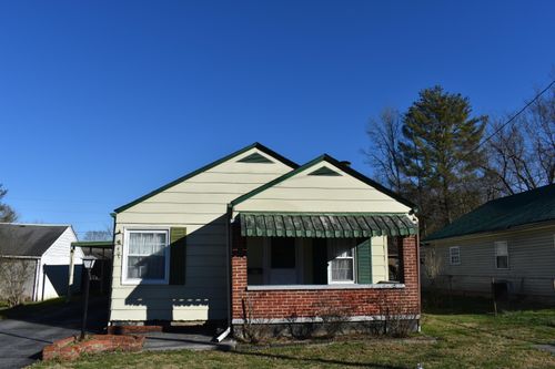 405 S 37th St, Middlesboro, KY, 40965-2413 | Card Image