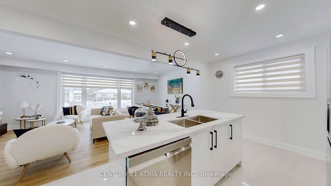 24 Collins Cres, House other with 5 bedrooms, 3 bathrooms and 6 parking in Aurora ON | Image 12