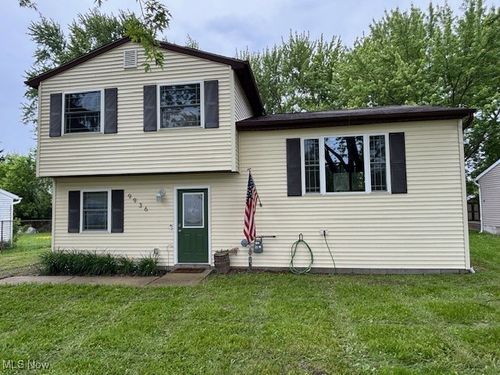 9936 Green Dr, Windham, OH, 44288-1421 | Card Image