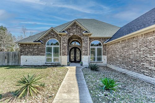 105 Arbors Cir, Elgin, TX, 78621-5636 | Card Image