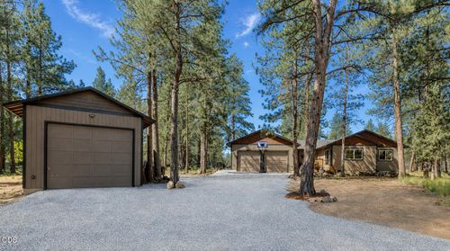 15917 Pinion Jay Ln, Sisters, OR, 97759-9606 | Card Image