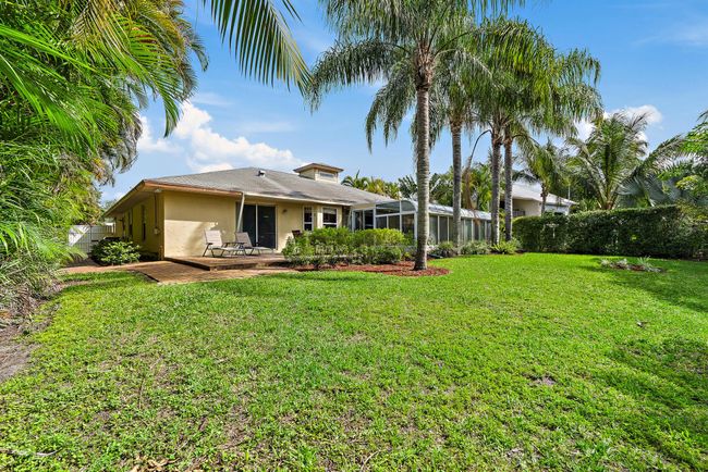 815 Sw Rustic Cir, House other with 3 bedrooms, 2 bathrooms and null parking in Stuart FL | Image 16