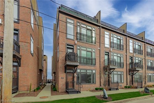 2275 W 19th St, Cleveland, OH, 44113-4255 | Card Image