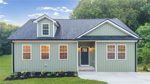 132 Pinnix St, Jonesville, NC, 28642-2113 | Card Image