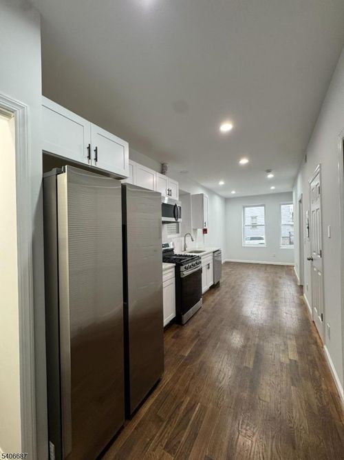 2-196 Malvern St, Newark, NJ, 07105-3998 | Card Image