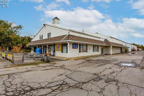 46400 Telegraph Rd, Amherst, OH, 44001-2856 | Card Image