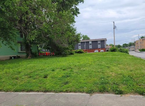 402 E 32nd St, Indianapolis, IN, 46205-3812 | Card Image