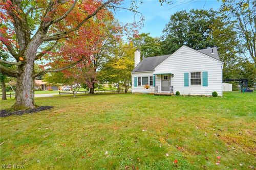 315 Stratford Rd, Fairlawn, OH, 44333-3827 | Card Image