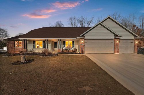 334 Thomas Way, LITTLE SUAMICO, WI, 54171 | Card Image