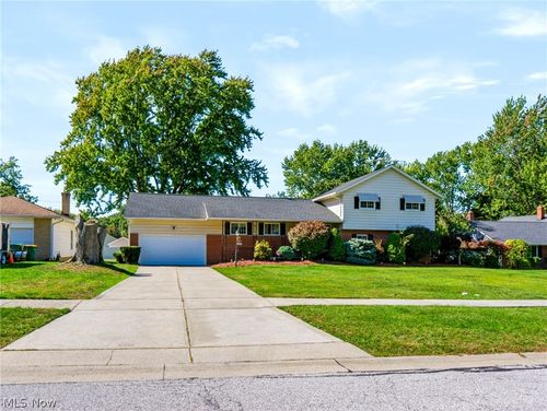 402 Audrey Dr, Richmond Heights, OH, 44143-1719 | Card Image